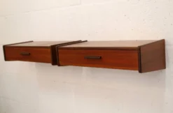Paire de tables de chevet flottantes danoises en teck, années 1970
