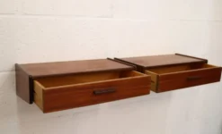 Paire de tables de chevet flottantes danoises en teck, années 1970