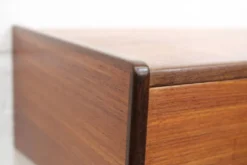 Paire de tables de chevet flottantes danoises en teck, années 1970