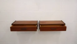 Paire de tables de chevet flottantes danoises en teck, années 1970