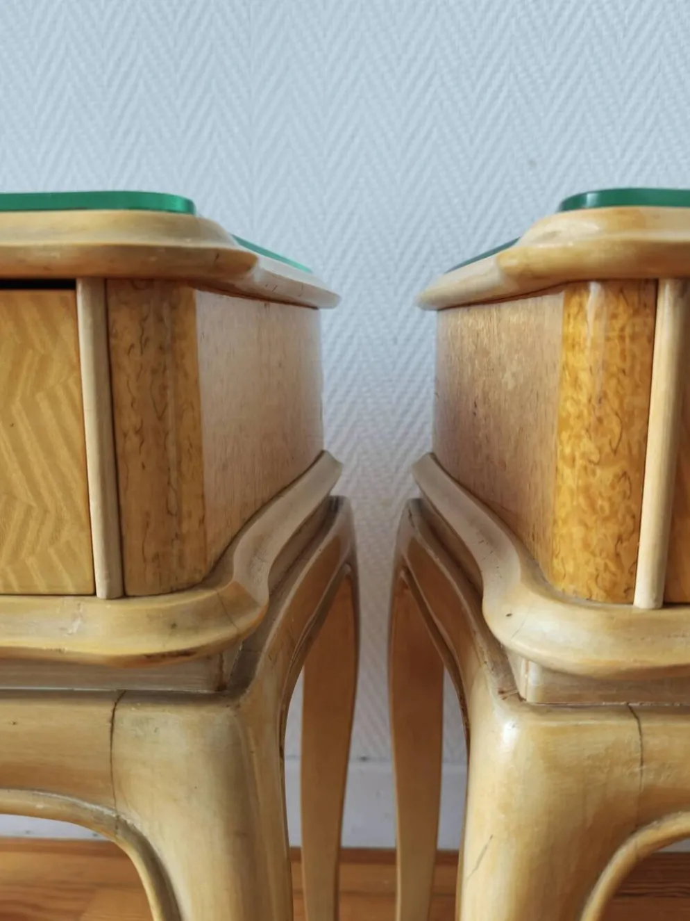 Paire de tables de chevet Françaises dans le goût de Jean Pascaud