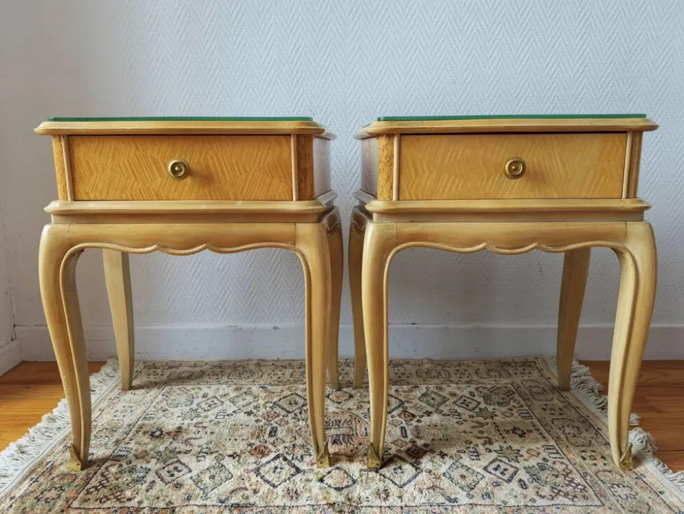 Paire de tables de chevet Françaises dans le goût de Jean Pascaud