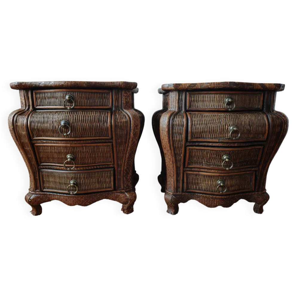 Paire de tables de chevet galbées en osier