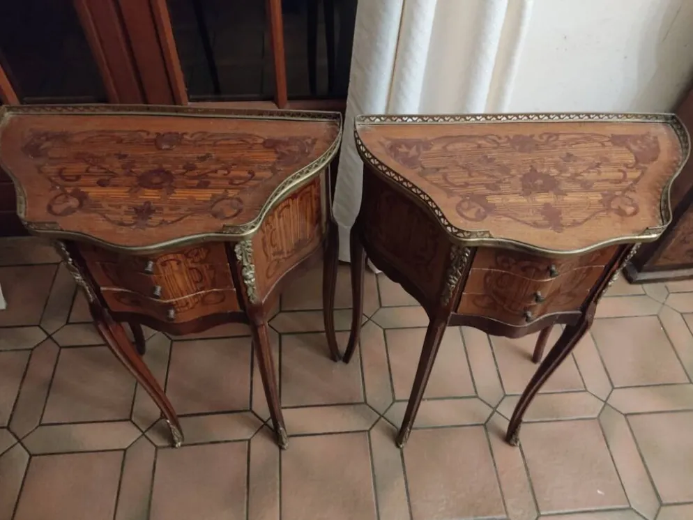 Paire de tables de chevet Louis XV