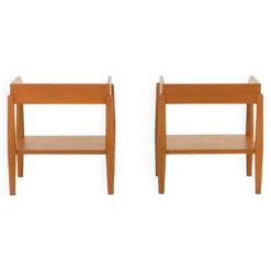 Paire de tables de chevet minimalistes du milieu du siècle en teck massif