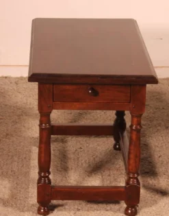 paire de tables de chevet ou bouts de canapé espagnoles en noyer