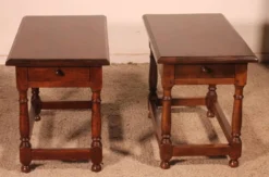 paire de tables de chevet ou bouts de canapé espagnoles en noyer