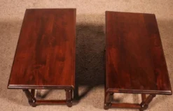 paire de tables de chevet ou bouts de canapé espagnoles en noyer