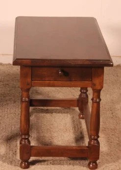 paire de tables de chevet ou bouts de canapé espagnoles en noyer