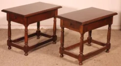paire de tables de chevet ou bouts de canapé espagnoles en noyer