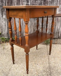 Paire de tables de chevet ou bouts de canapé double plateau bois tourné Sty