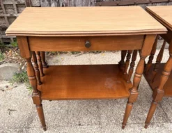 Paire de tables de chevet ou bouts de canapé double plateau bois tourné Sty