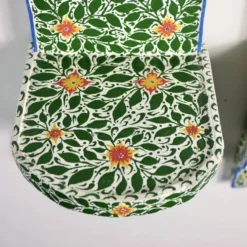 Paire de tables de chevet ou étagères tunisiennes peintes à la main