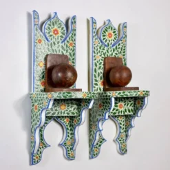 Paire de tables de chevet ou étagères tunisiennes peintes à la main