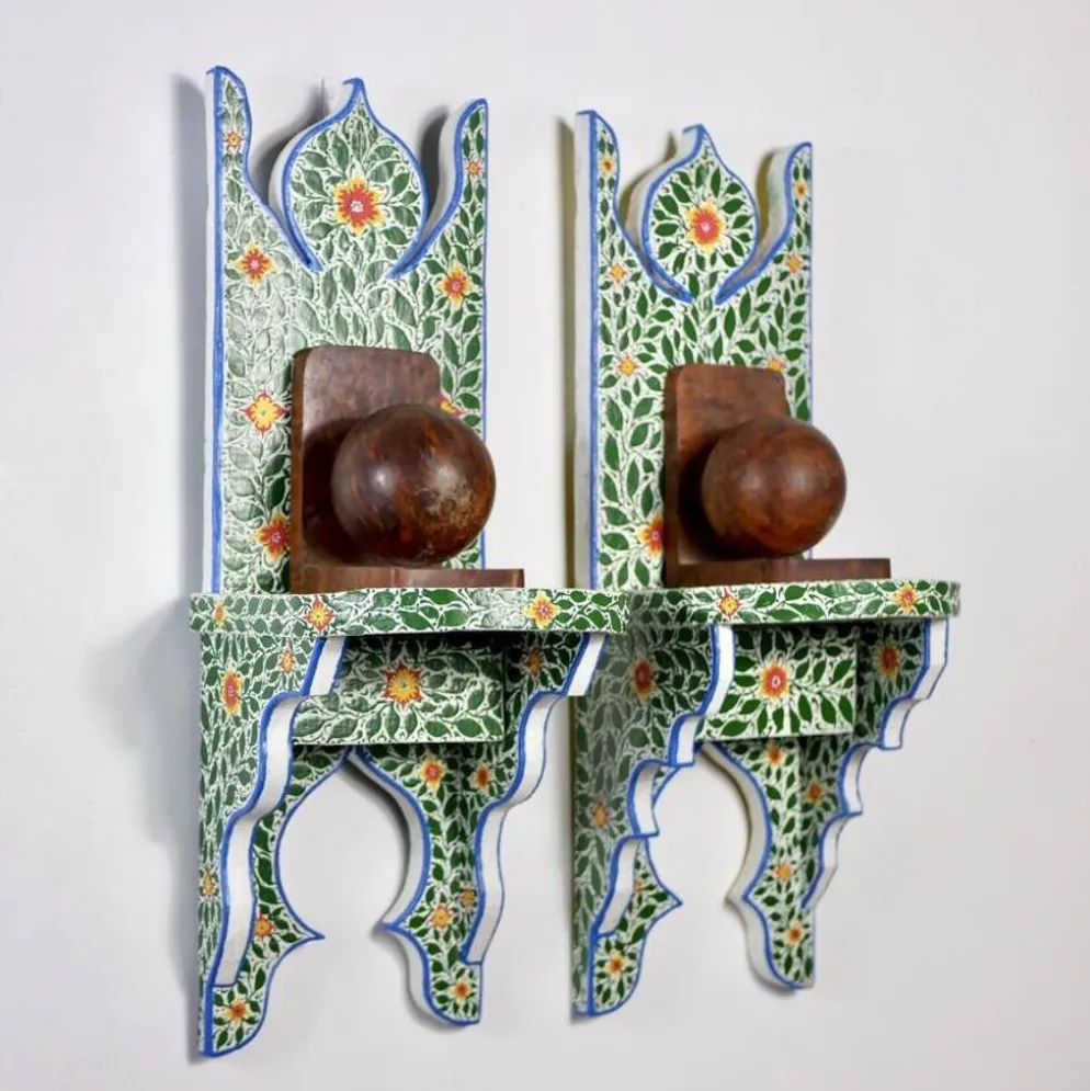 Paire de tables de chevet ou étagères tunisiennes peintes à la main