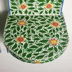 Paire de tables de chevet ou étagères tunisiennes peintes à la main