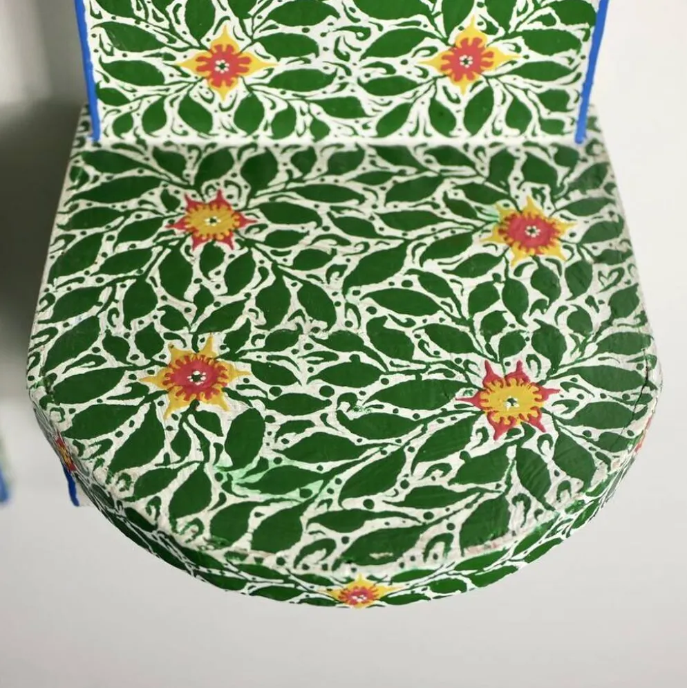 Paire de tables de chevet ou étagères tunisiennes peintes à la main