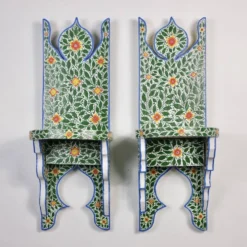 Paire de tables de chevet ou étagères tunisiennes peintes à la main