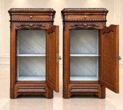 Paire de tables de chevet – Époque Napoléon III – Noyer sculpté, marbre vert de mer