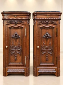 Paire de tables de chevet – Époque Napoléon III – Noyer sculpté, marbre vert de mer