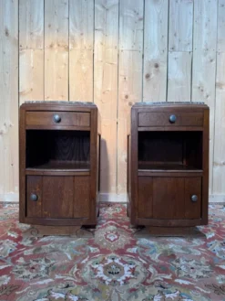 Paire de tables de chevet – Époque Art Déco – Chêne massif et marbre