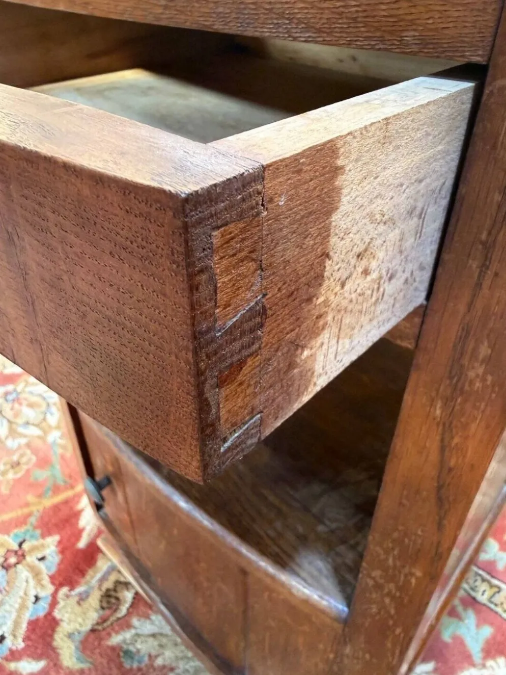 Paire de tables de chevet – Époque Art Déco – Chêne massif et marbre