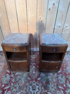 Paire de tables de chevet – Époque Art Déco – Chêne massif et marbre