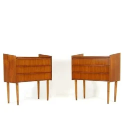 Paire de tables de chevet rétro vintage en teck danois avec tiroirs des années 1970.