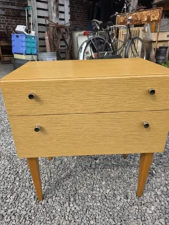 Paire de tables de chevet scandinaves en chêne des années 60