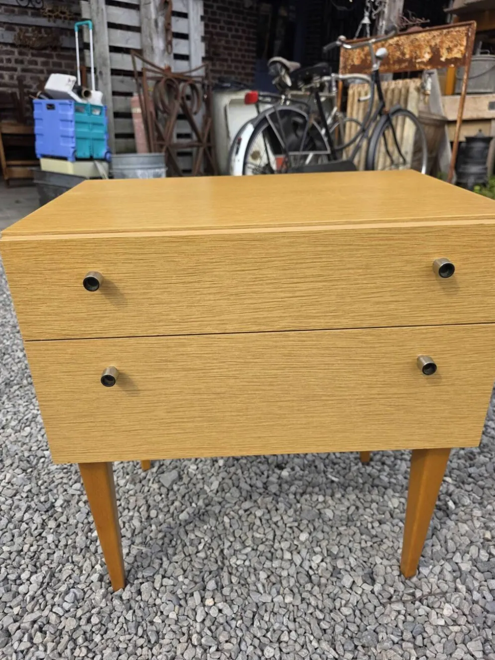 Paire de tables de chevet scandinaves en chêne des années 60