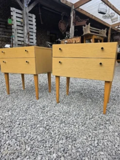 Paire de tables de chevet scandinaves en chêne des années 60