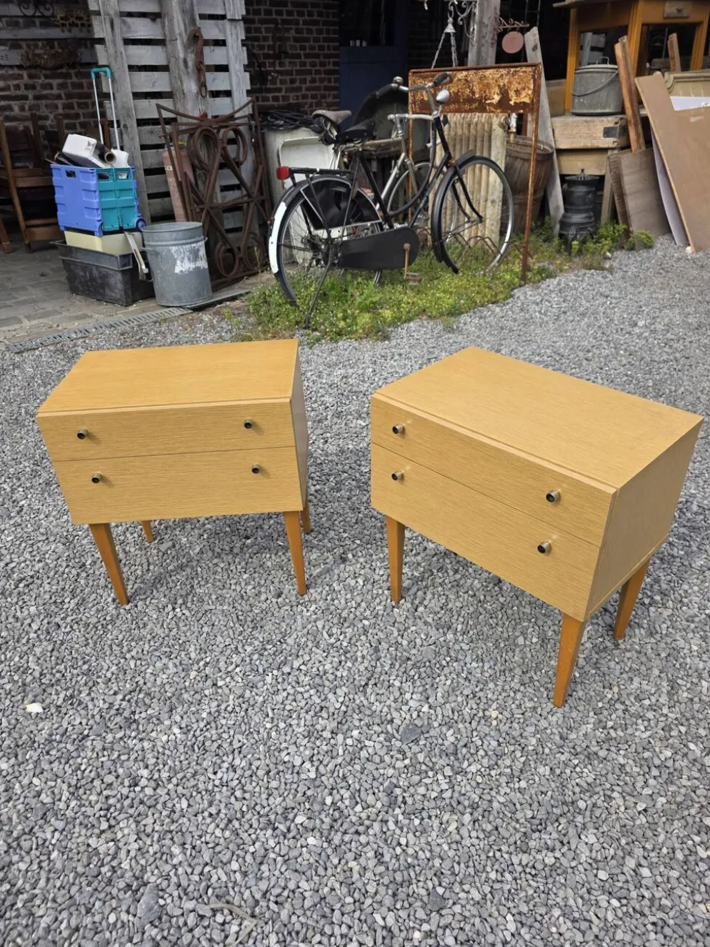 Paire de tables de chevet scandinaves en chêne des années 60