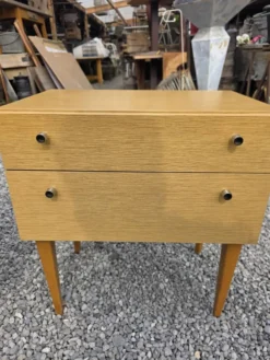 Paire de tables de chevet scandinaves en chêne des années 60
