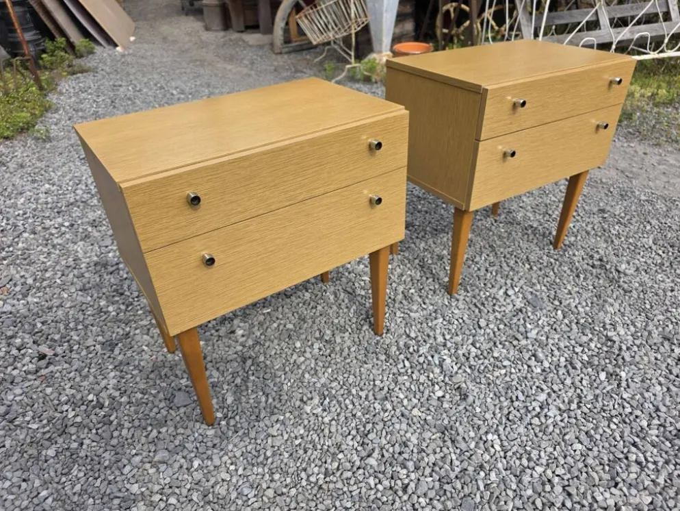 Paire de tables de chevet scandinaves en chêne des années 60