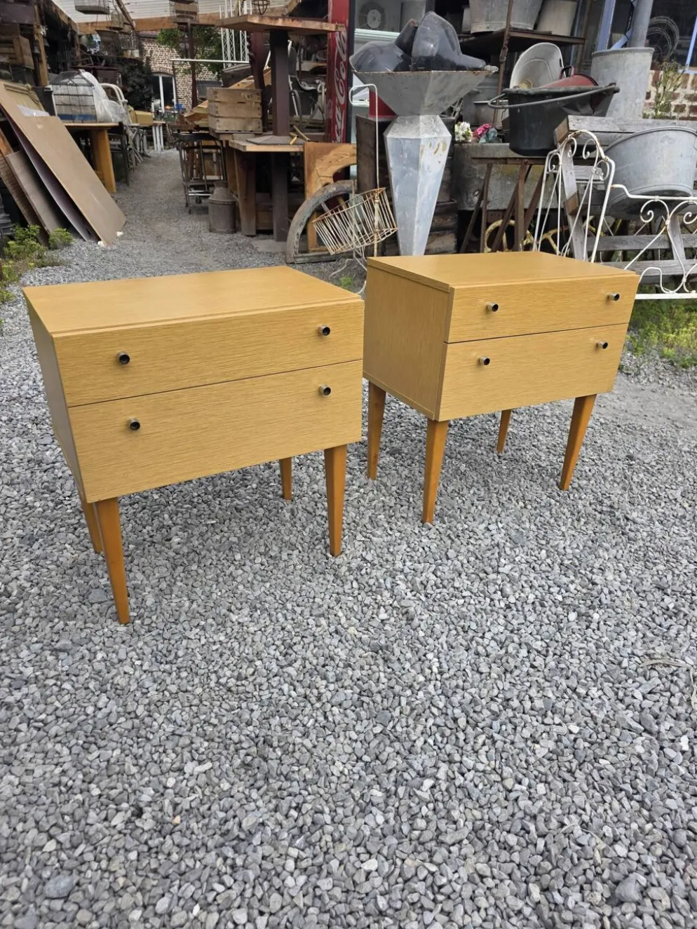 Paire de tables de chevet scandinaves en chêne des années 60