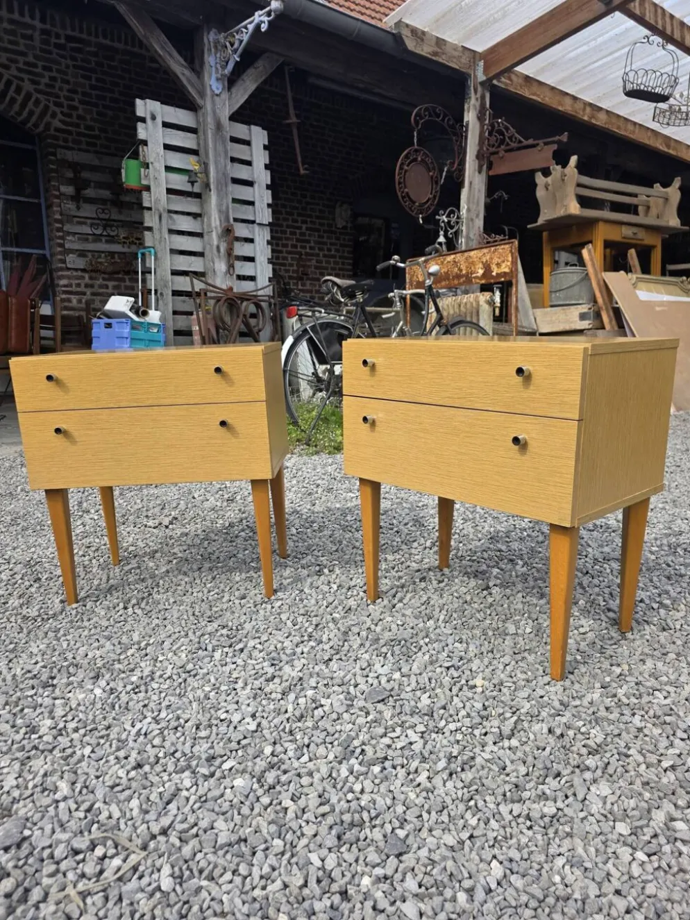 Paire de tables de chevet scandinaves en chêne des années 60