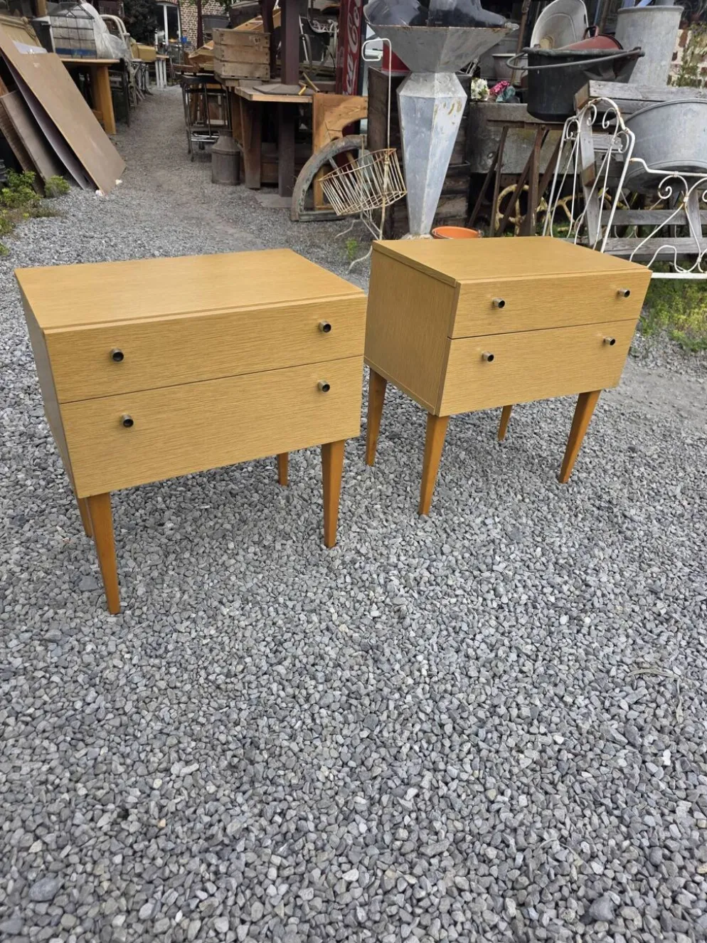 Paire de tables de chevet scandinaves en chêne des années 60