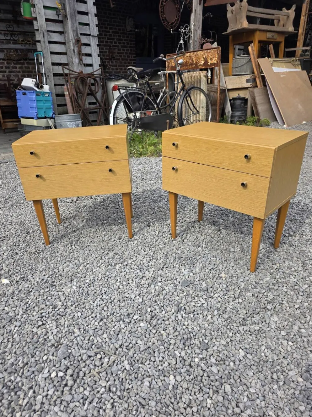 Paire de tables de chevet scandinaves en chêne des années 60