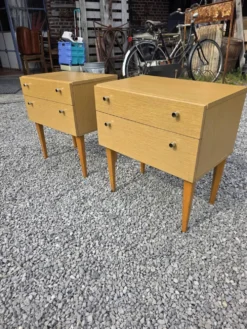 Paire de tables de chevet scandinaves en chêne des années 60