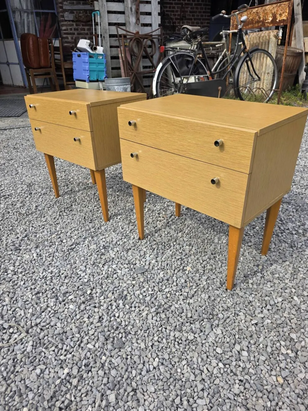 Paire de tables de chevet scandinaves en chêne des années 60
