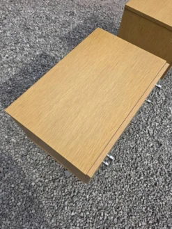Paire de tables de chevet scandinaves en chêne des années 60