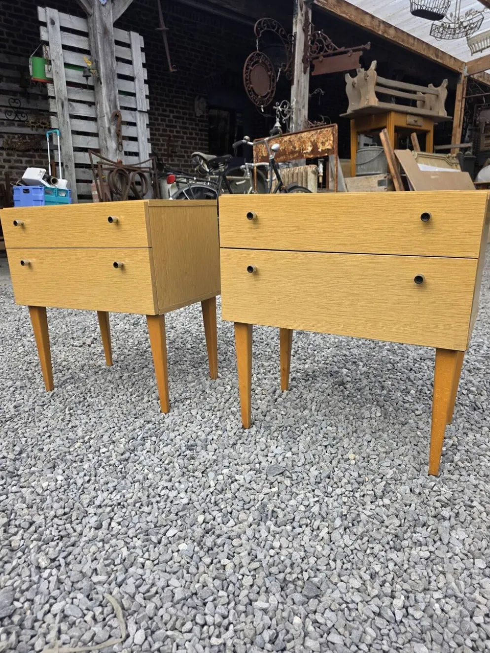 Paire de tables de chevet scandinaves en chêne des années 60