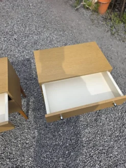 Paire de tables de chevet scandinaves en chêne des années 60