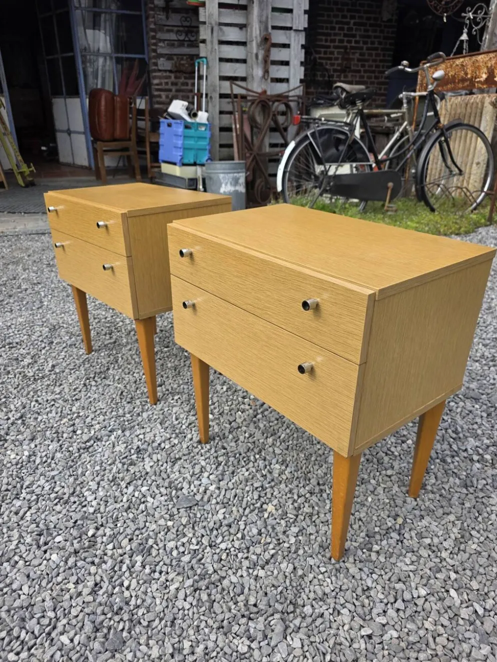 Paire de tables de chevet scandinaves en chêne des années 60