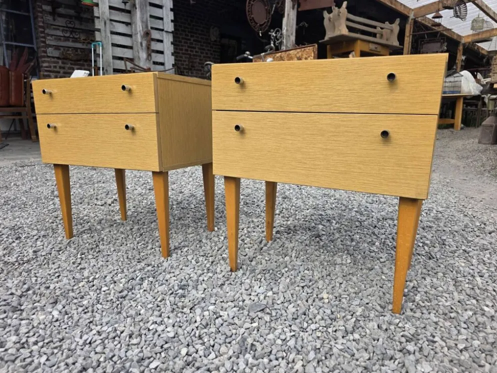 Paire de tables de chevet scandinaves en chêne des années 60