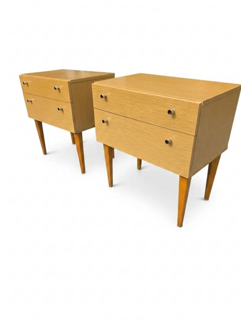 Paire de tables de chevet scandinaves en chêne des années 60