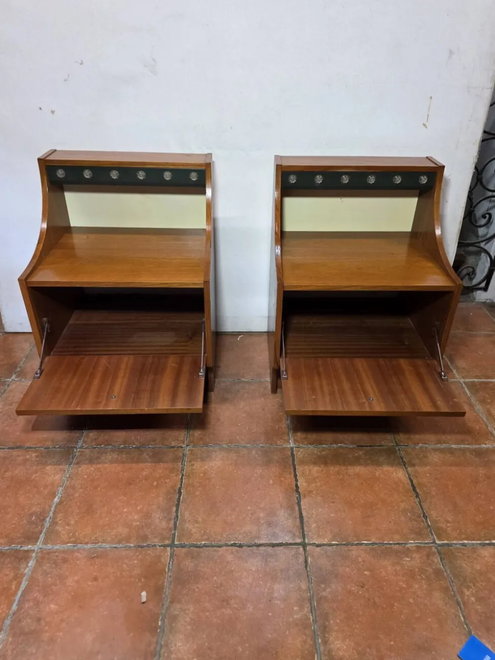 Paire de tables de chevet scandinaves en teck des années 60