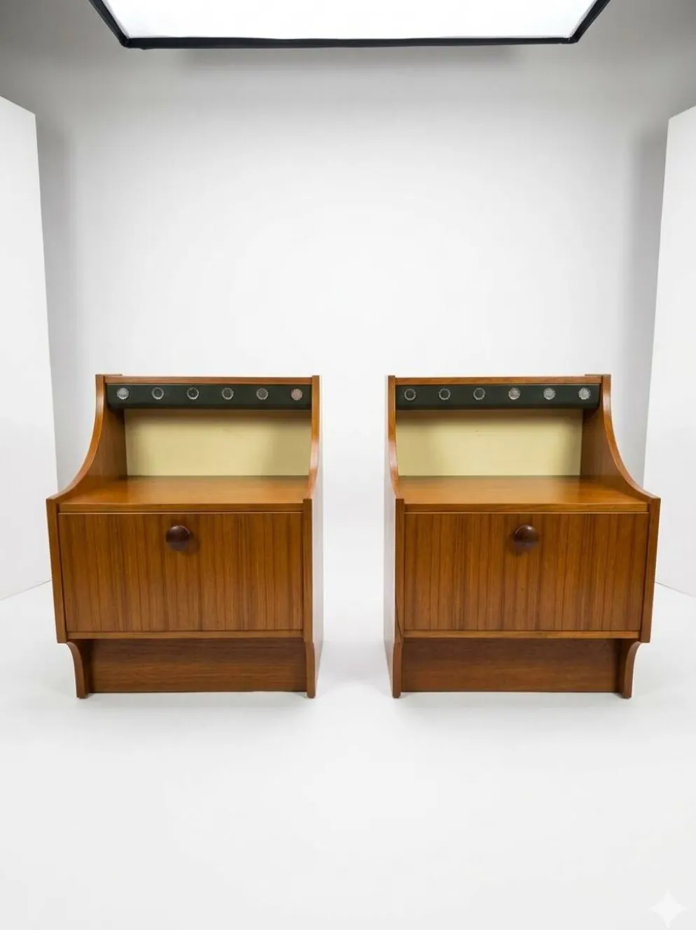 Paire de tables de chevet scandinaves en teck des années 60