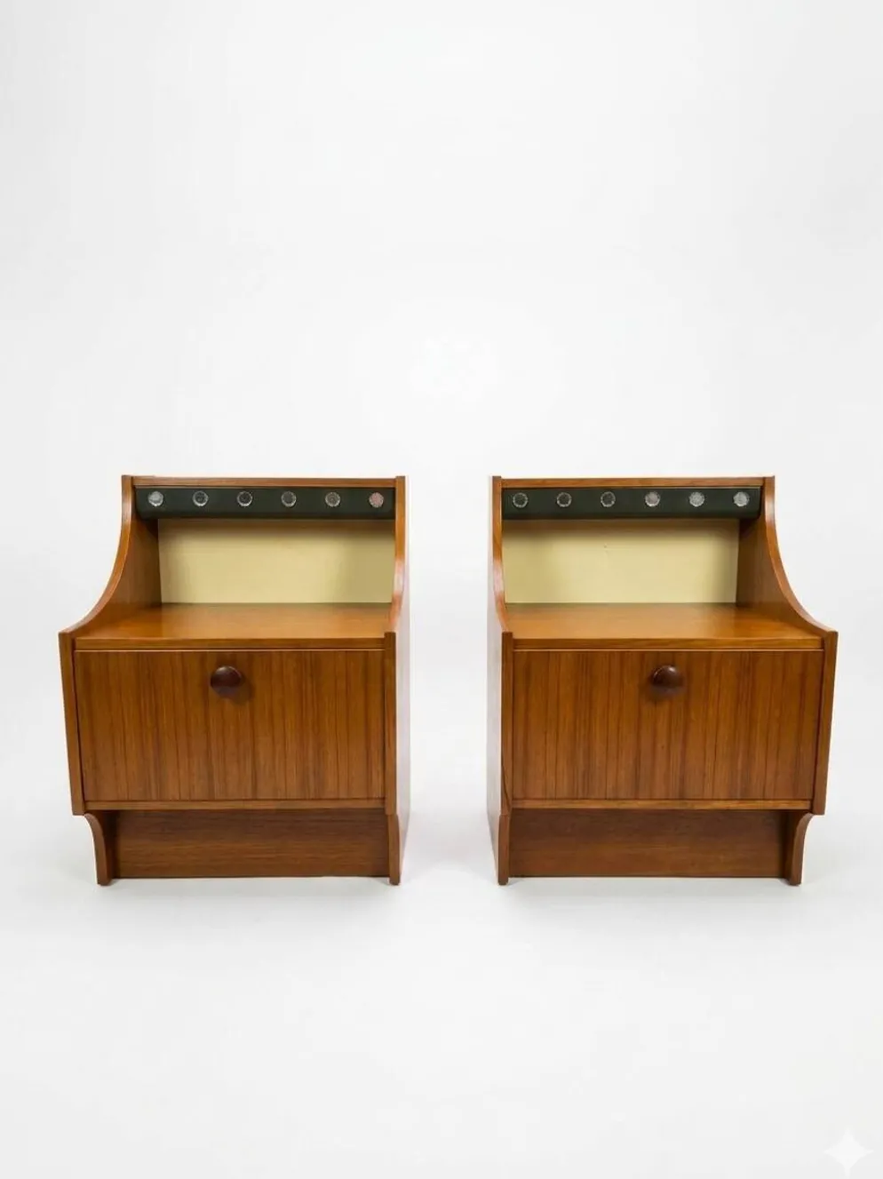Paire de tables de chevet scandinaves en teck des années 60
