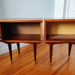 Paire de tables de chevet scandinaves, années 50-60